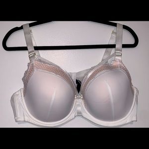 LIKE NEW Adore Me Bra 42D Marca Contour Plus with Straps/Harness detail